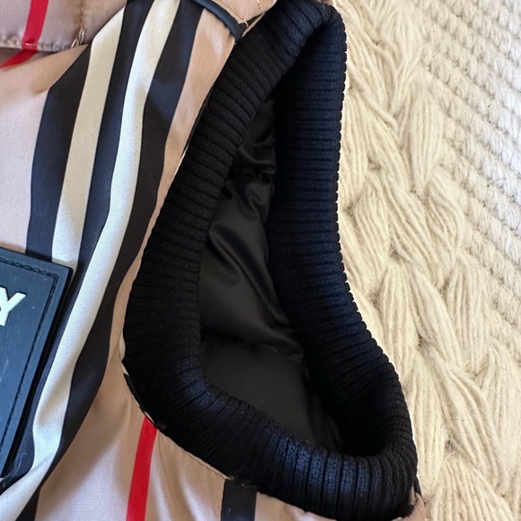 Burberry Kids’ Puffer Vest with Removable Hood - Picture 6 of 10